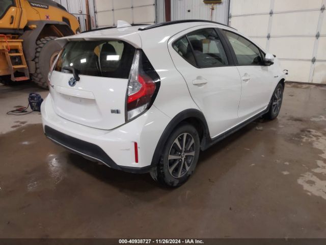 JTDKDTB34J1618438 Toyota Prius C One