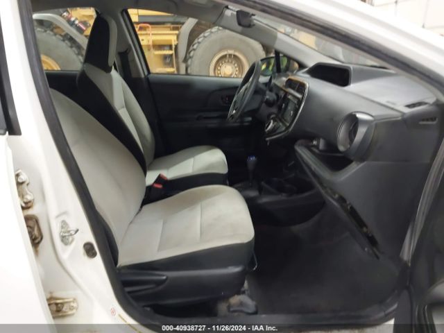 JTDKDTB34J1618438 Toyota Prius C One