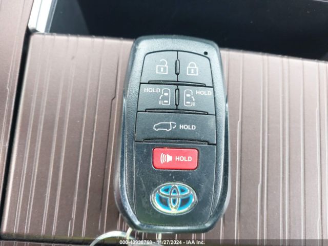 5TDYSKFC0NS049181 Toyota SIENNA XLE