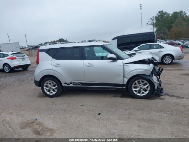 KNDJ23AU8M7748784 KIA SOUL S