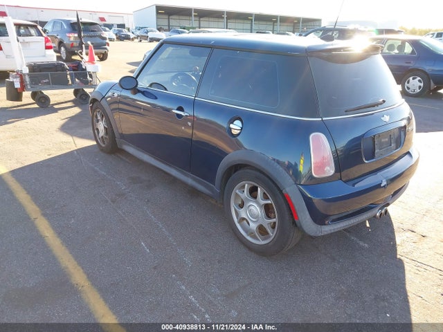 2006 MINI COOPER S WMWRE33536TJ36158 Photo 2