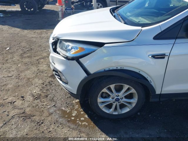 1FMCU9HD2JUB09434 Ford ESCAPE SEL