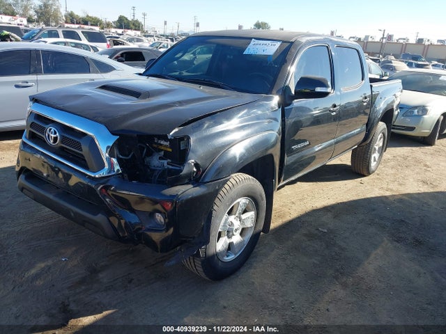 Toyota Tacoma Double Cab 2014 3TMLU4ENXEM150313 Image 2