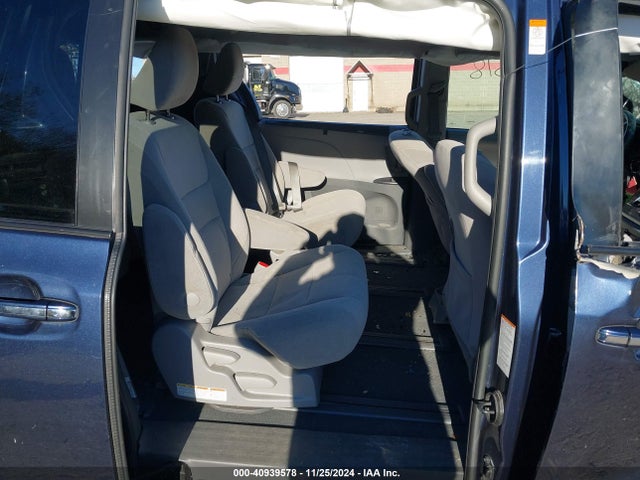 5TDJZ3DCXLS250685 Toyota SIENNA LE