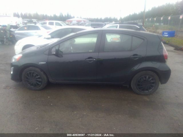 JTDKDTB36F1111337 Toyota Prius C Two