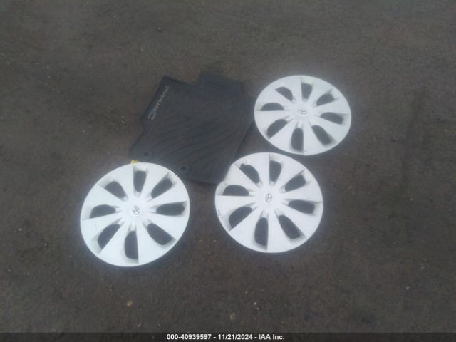 JTDKDTB36F1111337 Toyota Prius C Two