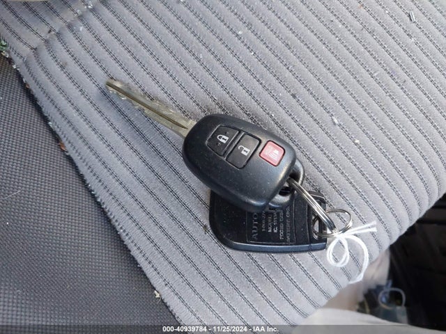 Toyota RAV4 LE 2014 JTMBFREV1ED095460 Image 11