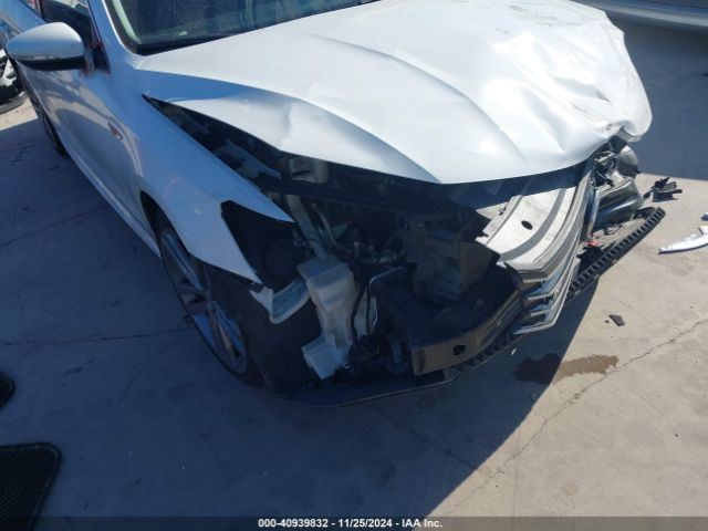 1VWDT7A39HC052759 Volkswagen Passat 1.8t R-line
