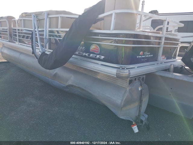 40940192 :رقم المزاد ، BUJ12907D121 vin ، 2021 Suntracker Suntracker Sport Fis مزاد بيع