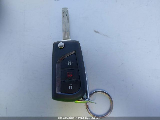 2T3K1RFV5LW084877 Toyota RAV4 LE
