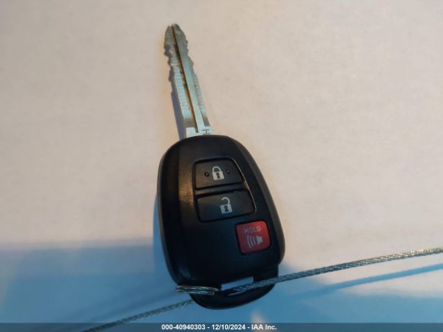 5TDZARFH9HS028412 Toyota Highlander Le