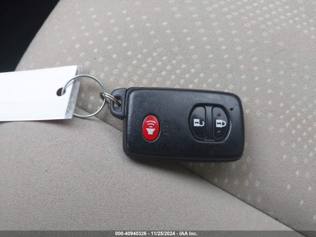 Toyota Prius V Two 2014 JTDZN3EU8EJ006460 Image 11