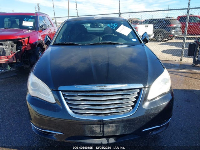 Chrysler 200 Touring 2014 1C3CCBBB7EN183748 Image 12