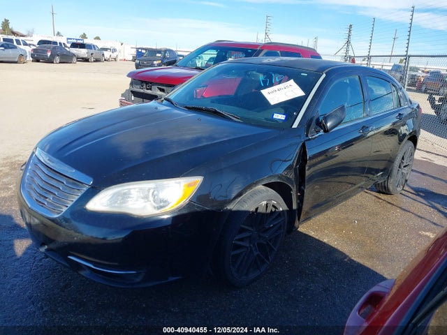 Chrysler 200 Touring 2014 1C3CCBBB7EN183748 Image 2