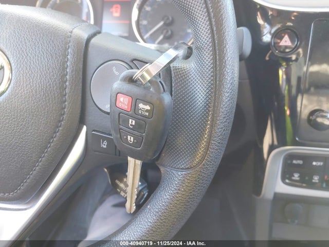 Toyota COROLLA LE 2018 2T1BURHE0JC993122 Image 11