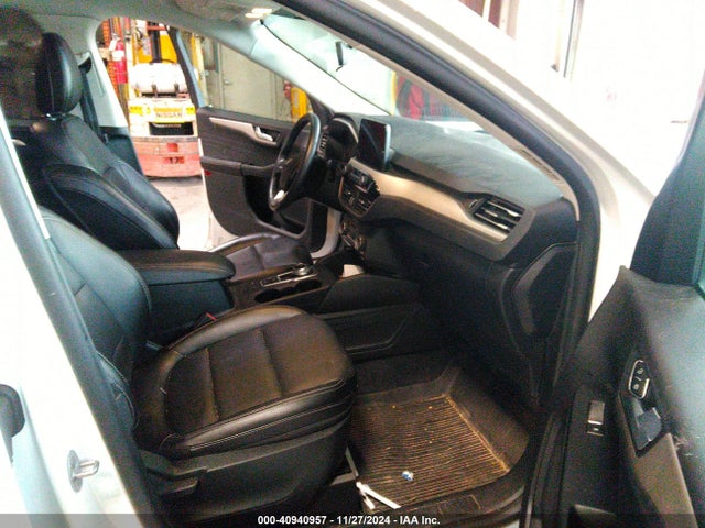 1FMCU9H60NUA34790 Ford ESCAPE SEL