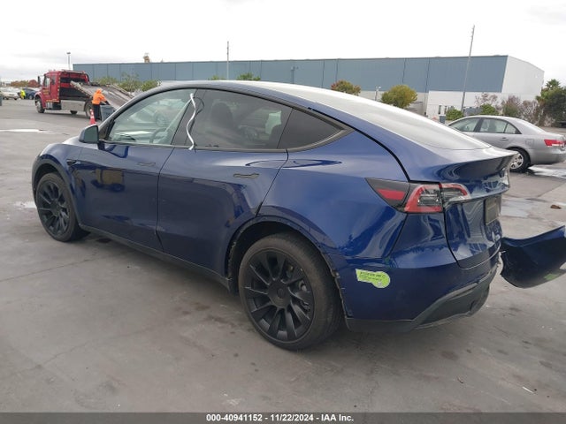 2023 TESLA MODEL Y 7SAYGDEE5PA122567 Photo 2