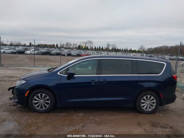 2C4RC1DG3HR592796 Chrysler Pacifica Touring