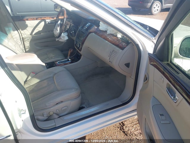 2011 CADILLAC DTS 1G6KH5E69BU145662 Photo 4