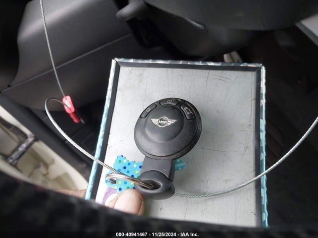 2010 MINI COOPER S WMWMF7C50ATX44842 Photo 10