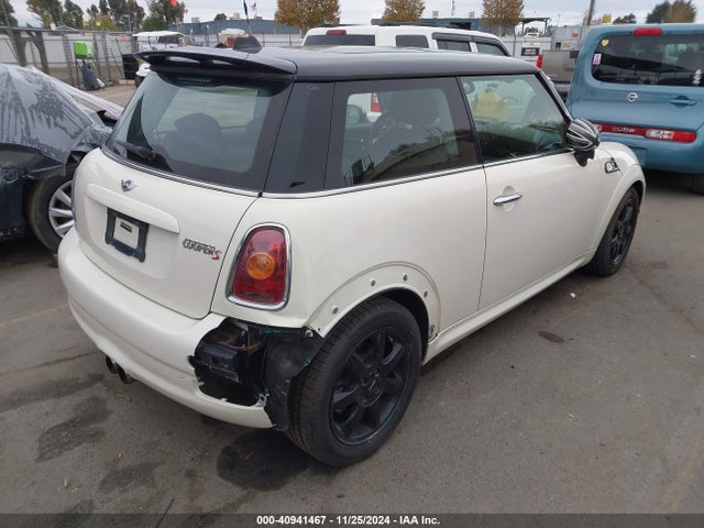 2010 MINI COOPER S WMWMF7C50ATX44842 Photo 3