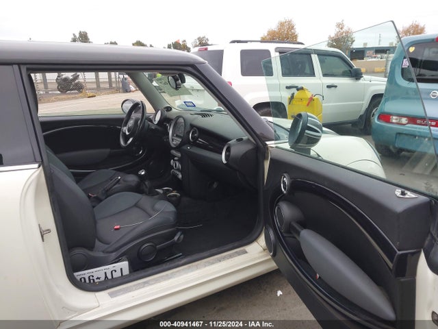 2010 MINI COOPER S WMWMF7C50ATX44842 Photo 4