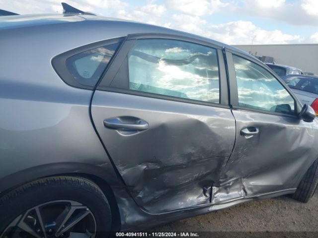 3KPF24AD9PE622384 KIA Forte Lxs