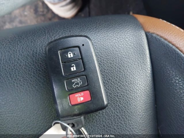 JTMJFREV9HJ121952 Toyota RAV4 SE