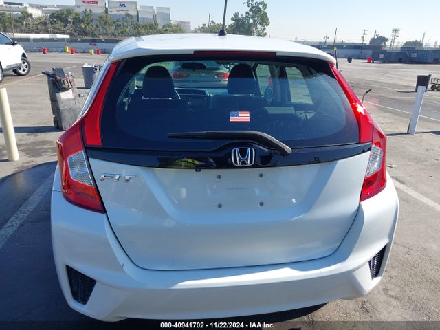 Honda FIT LX 2017 3HGGK5H51HM710136 Image 17