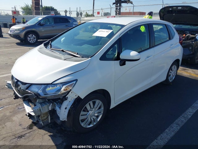 Honda FIT LX 2017 3HGGK5H51HM710136 Image 2