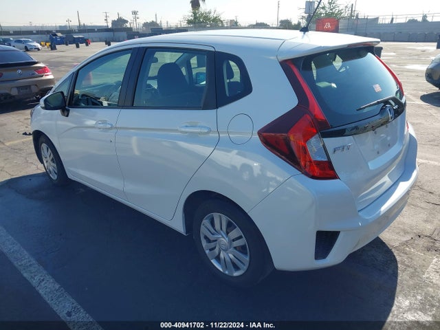 Honda FIT LX 2017 3HGGK5H51HM710136 Image 3