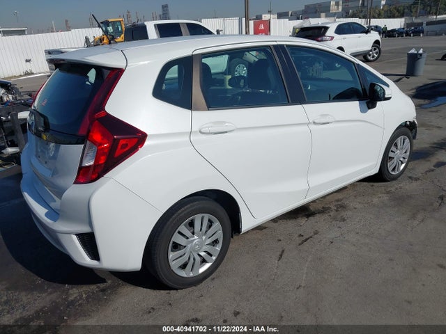 Honda FIT LX 2017 3HGGK5H51HM710136 Image 4