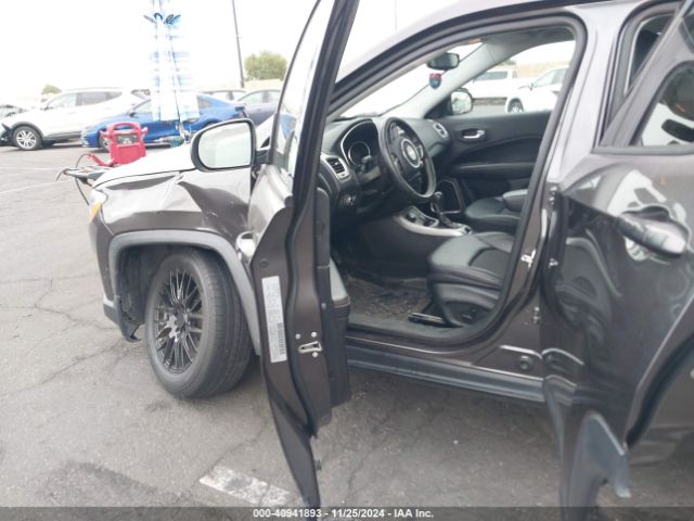 3C4NJDBB0KT713754 Jeep Compass Latitude 4x4