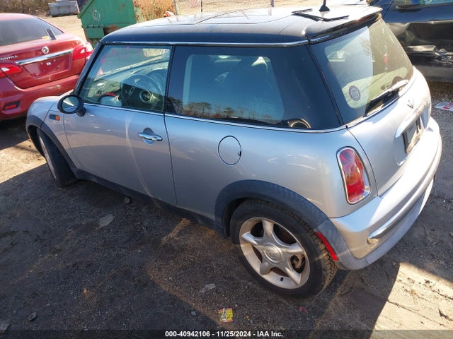 2003 MINI COOPER WMWRC33463TE14448 Photo 2