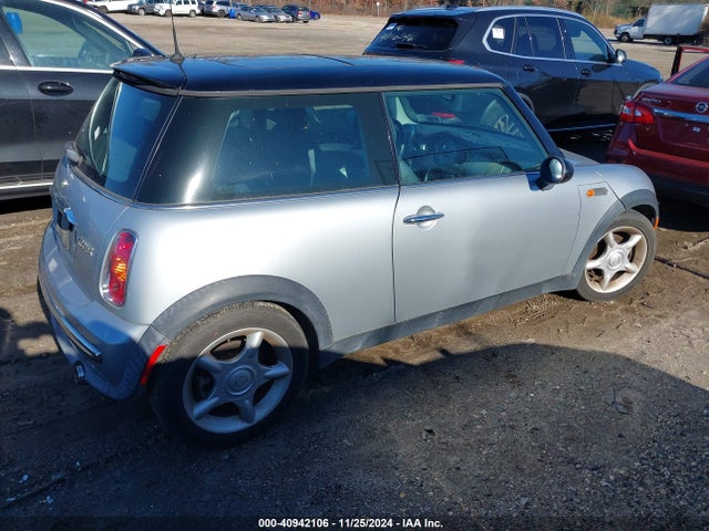 2003 MINI COOPER WMWRC33463TE14448 Photo 3