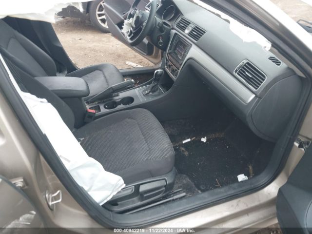 1VWAT7A37GC022337 Volkswagen Passat 1.8t S