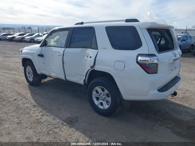 Toyota 4RUNNER SR5 2024 JTEMU5JR4R6260701 Image 3