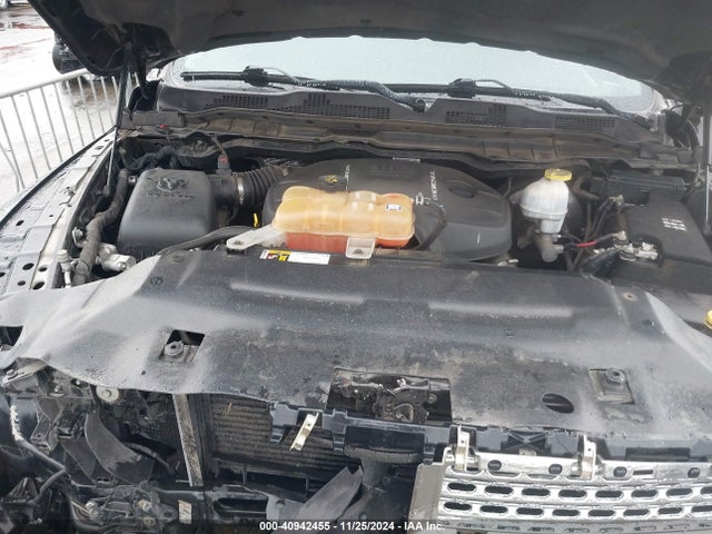 1C6RR7NM1JS254556 RAM 1500 Laramie  4x4 5'7 Box
