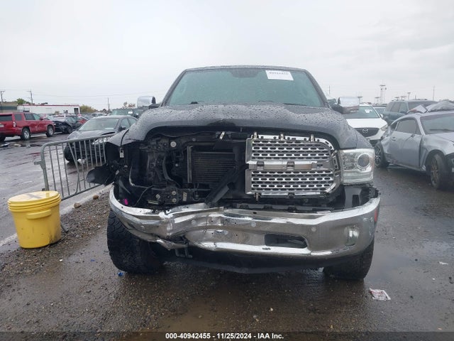 1C6RR7NM1JS254556 RAM 1500 Laramie  4x4 5'7 Box