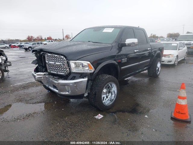 1C6RR7NM1JS254556 RAM 1500 Laramie  4x4 5'7 Box