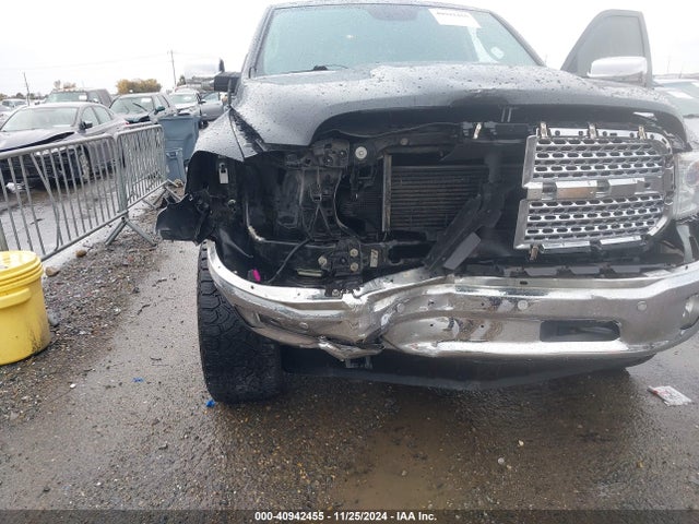 1C6RR7NM1JS254556 RAM 1500 Laramie  4x4 5'7 Box