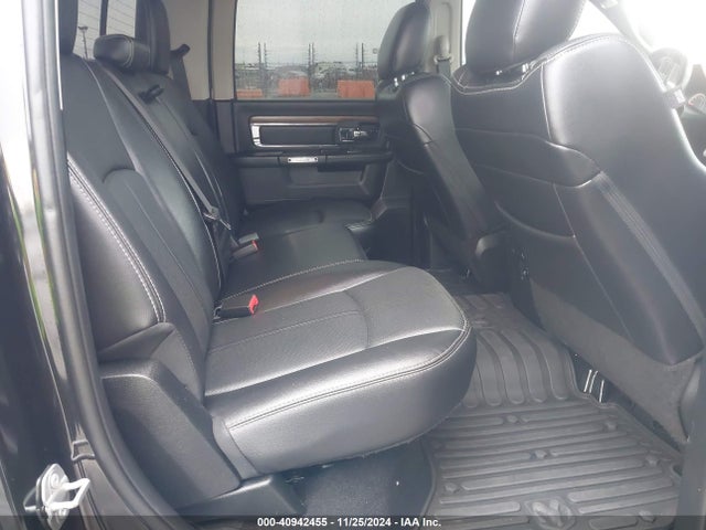 1C6RR7NM1JS254556 RAM 1500 Laramie  4x4 5'7 Box