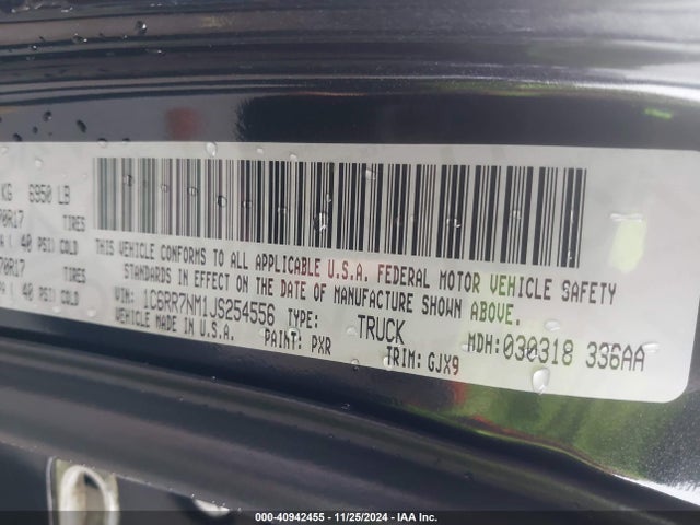 1C6RR7NM1JS254556 RAM 1500 Laramie  4x4 5'7 Box