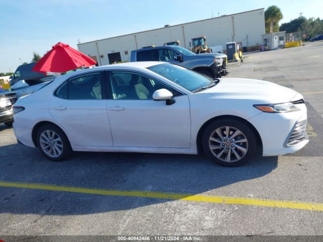 4T1C11AKXNU637697 Toyota CAMRY LE