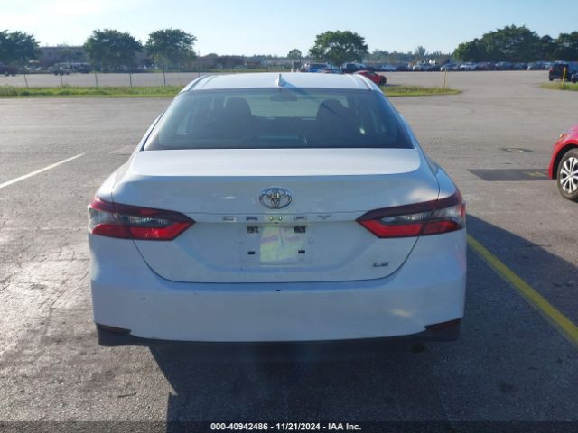 4T1C11AKXNU637697 Toyota CAMRY LE
