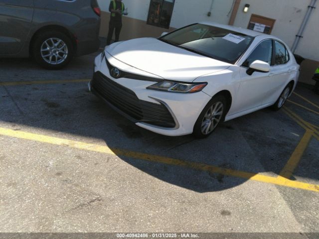 4T1C11AKXNU637697 Toyota CAMRY LE