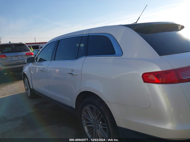Lincoln Mkt Elite 2017 2LMHJ5AT0HBL00329 Image 14