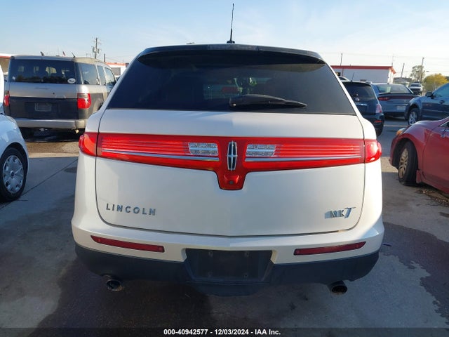Lincoln Mkt Elite 2017 2LMHJ5AT0HBL00329 Image 16
