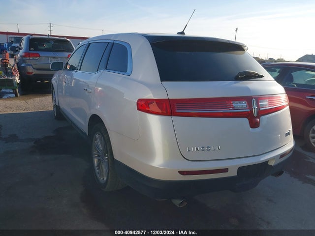 Lincoln Mkt Elite 2017 2LMHJ5AT0HBL00329 Image 3