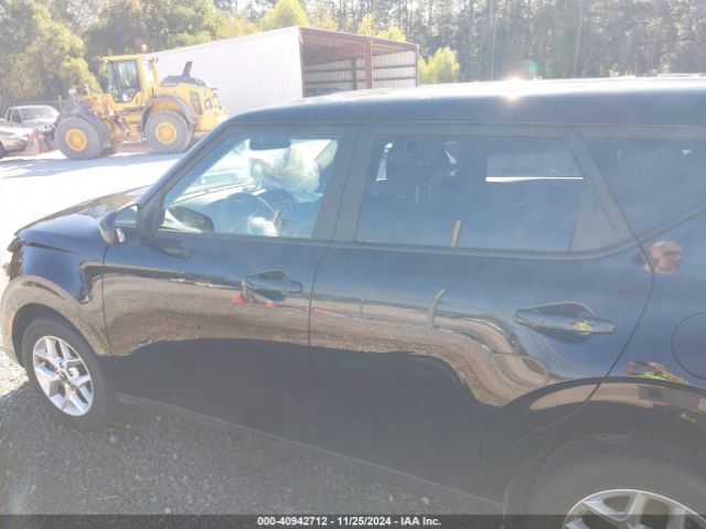 KNDJ23AU8N7179579 KIA SOUL LX